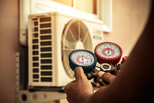 Professional Heat Pump Repair technician working in Tubac, AZ